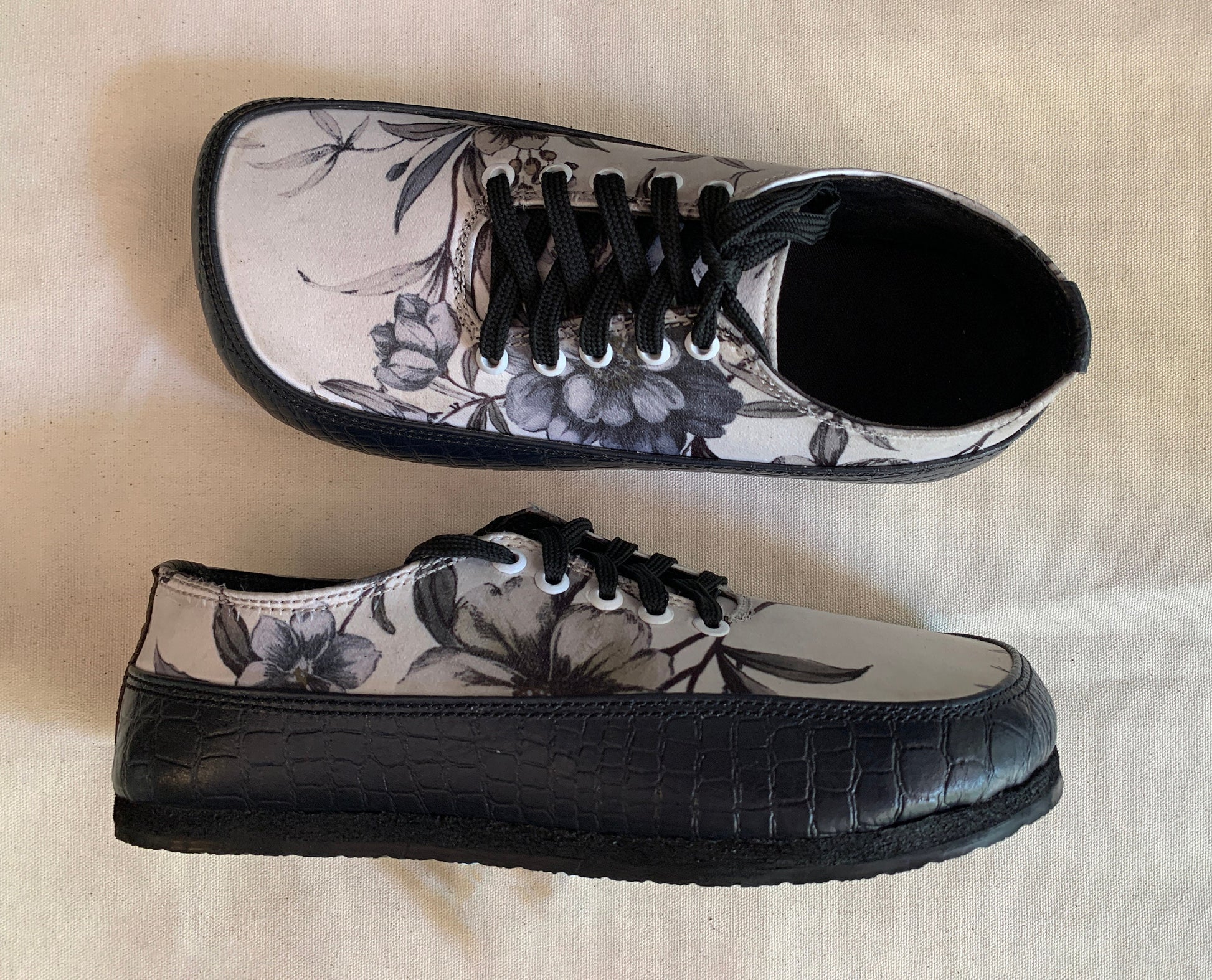 Art Deco Upcycled Barefoot Shoe: Floral Print, Tyre Sole (US Size 8) 9LC