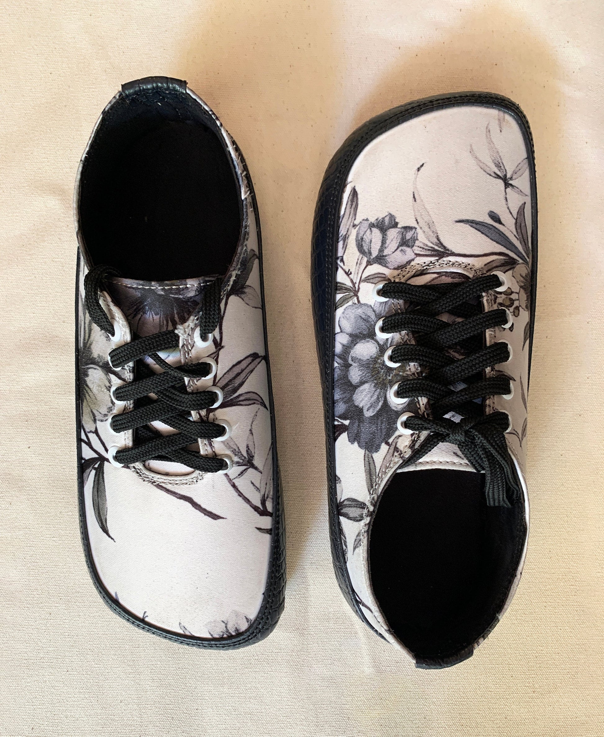 Art Deco Upcycled Barefoot Shoe: Floral Print, Tyre Sole (US Size 8) 9LC