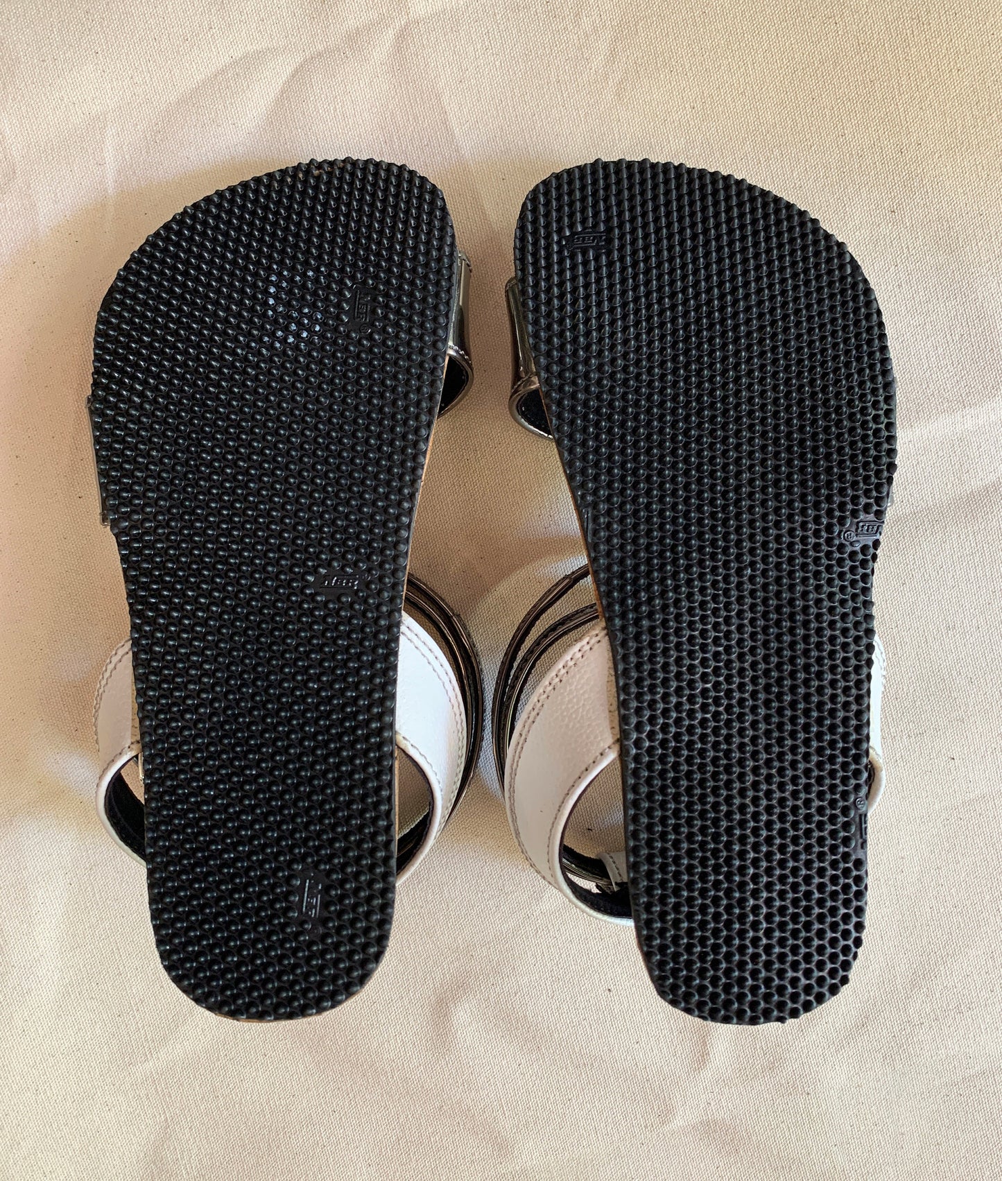 Vegan Barefoot Sandals: Cork, Silver & White - EU38 9LC