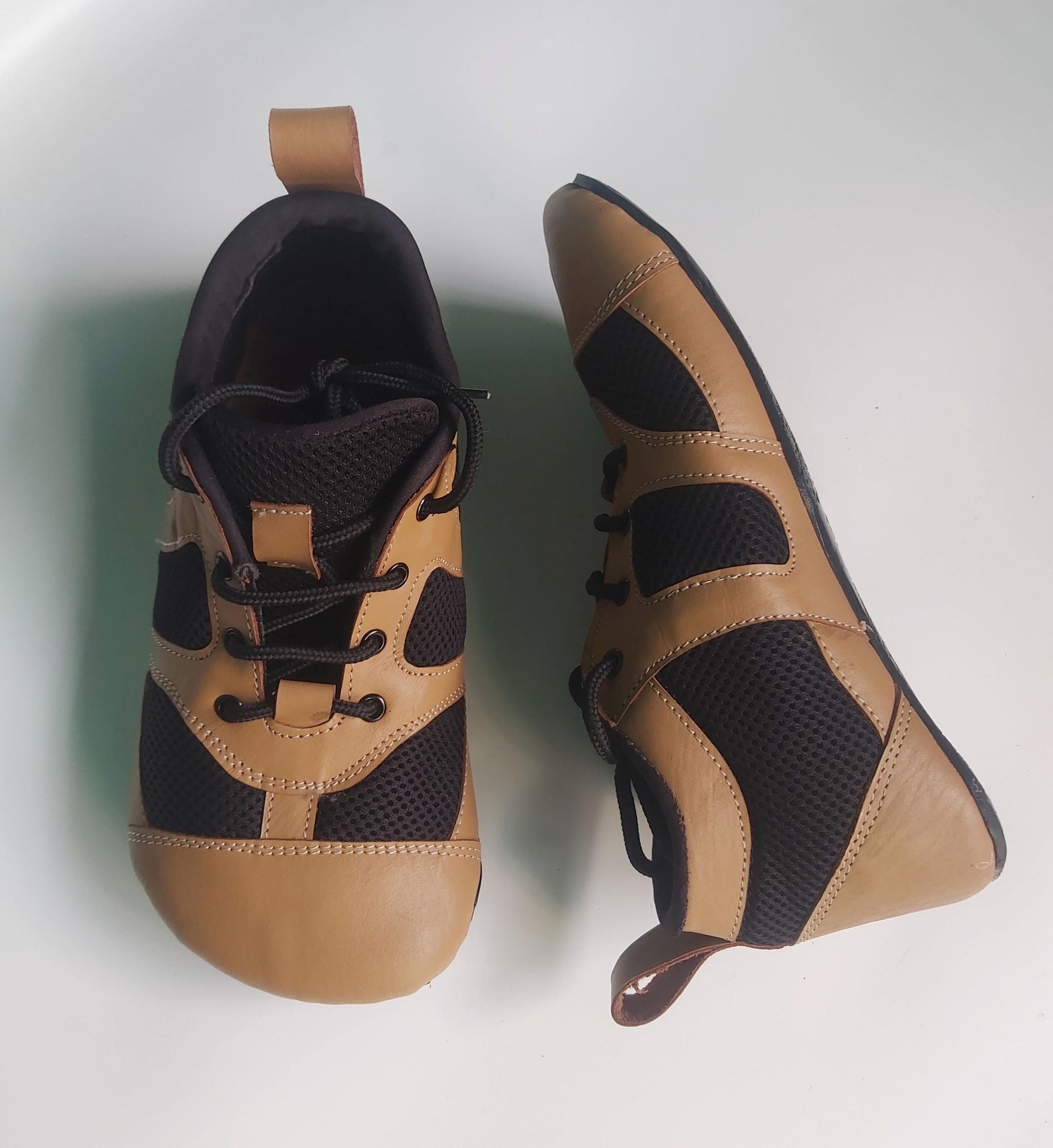 Handmade Leather & Mesh Barefoot Sneaker, Light Flexible Sole EU42 9LC