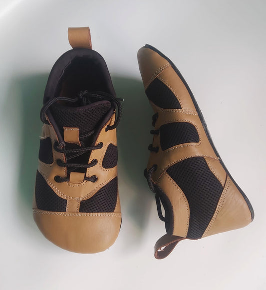Handmade Leather & Mesh Barefoot Sneaker, Light Flexible Sole EU42 9LC