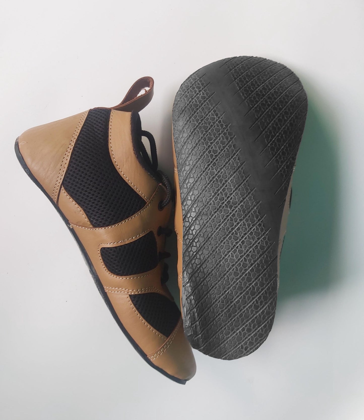 Handmade Leather & Mesh Barefoot Sneaker, Light Flexible Sole EU42 9LC