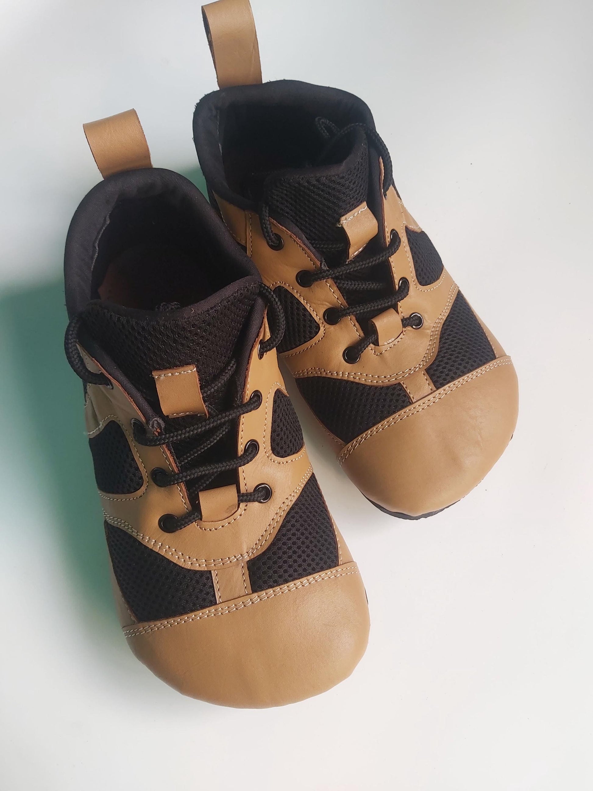 Handmade Leather & Mesh Barefoot Sneaker, Light Flexible Sole EU42 9LC