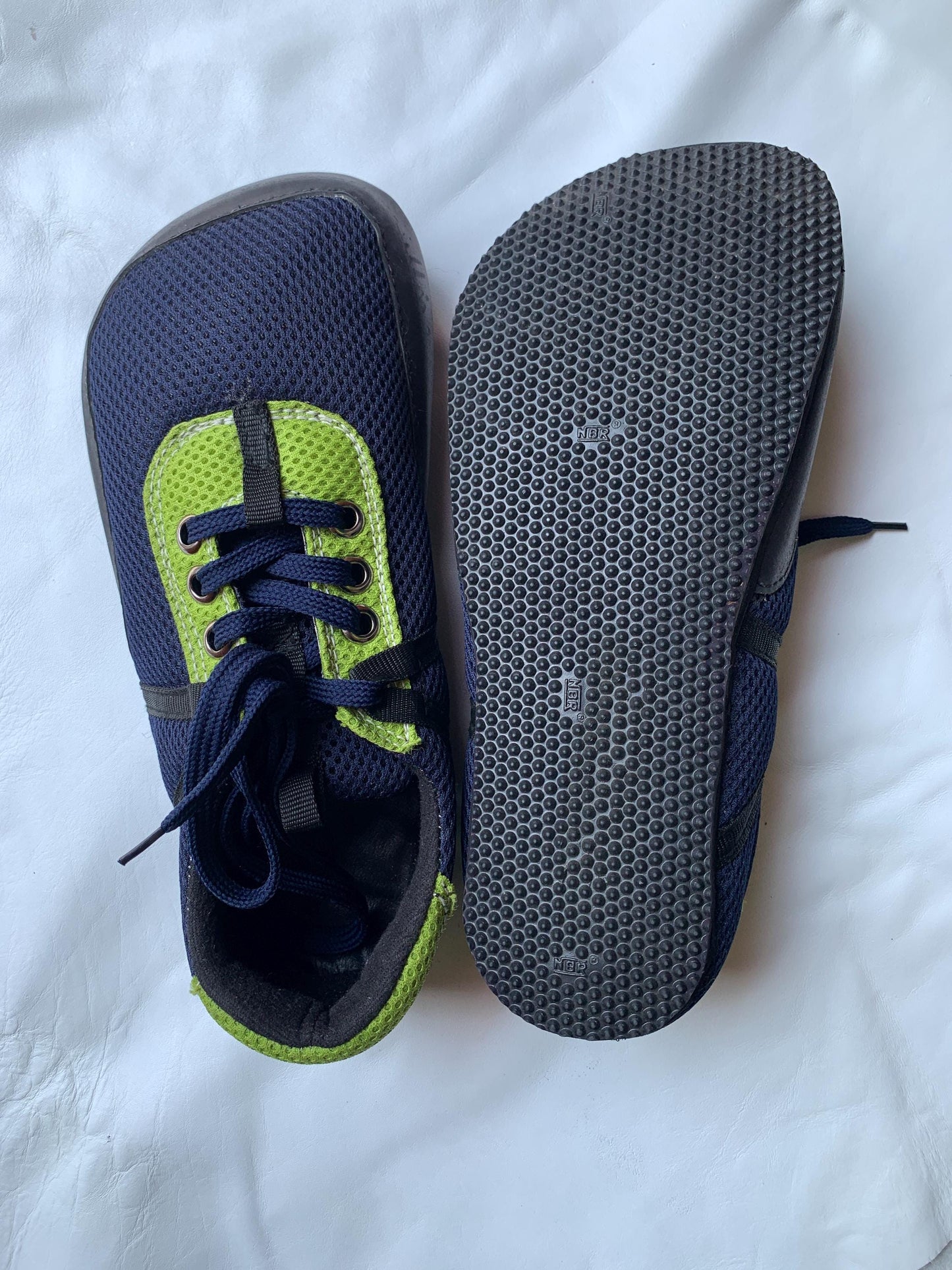 Handmade Barefoot Walking Shoe, Mesh & Tyre Trim, US Size 9 9LC