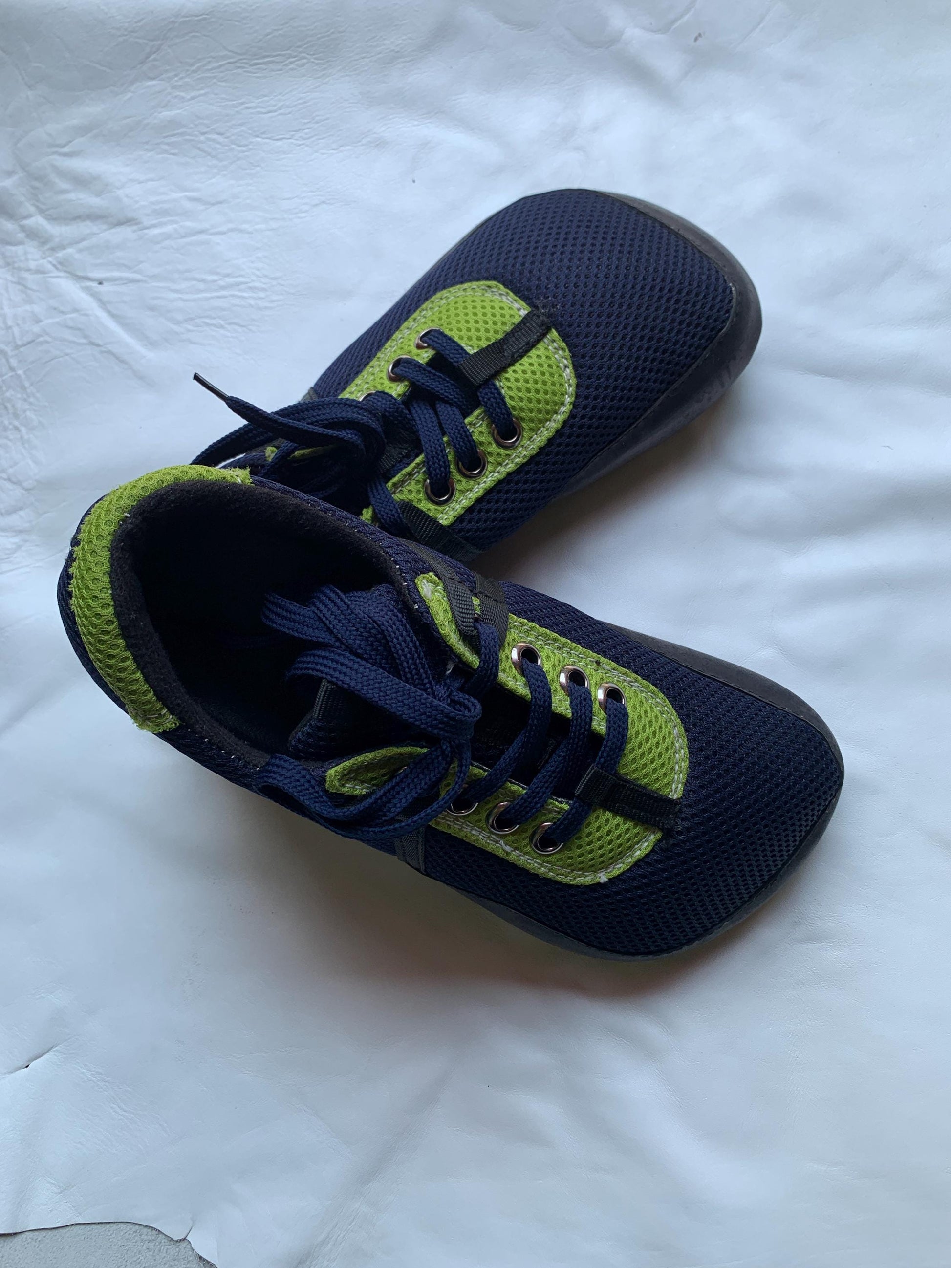 Handmade Barefoot Walking Shoe, Mesh & Tyre Trim, US Size 9 9LC