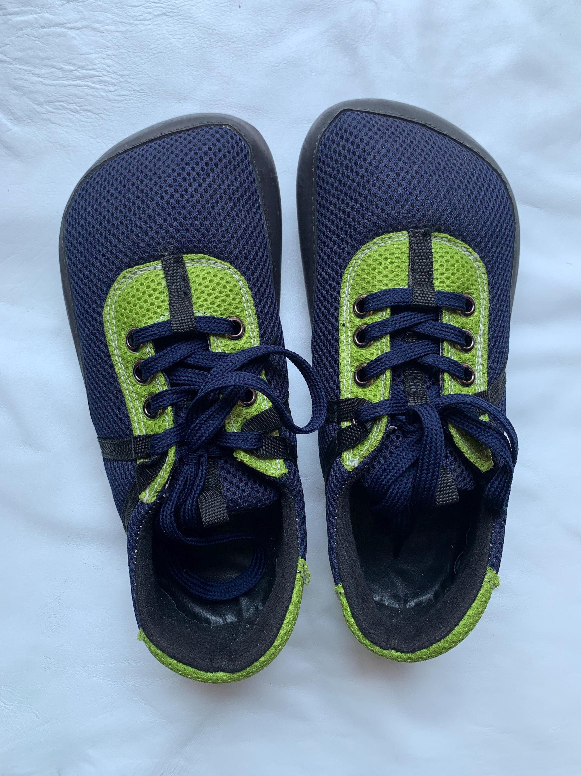 Handmade Barefoot Walking Shoe, Mesh & Tyre Trim, US Size 9 9LC