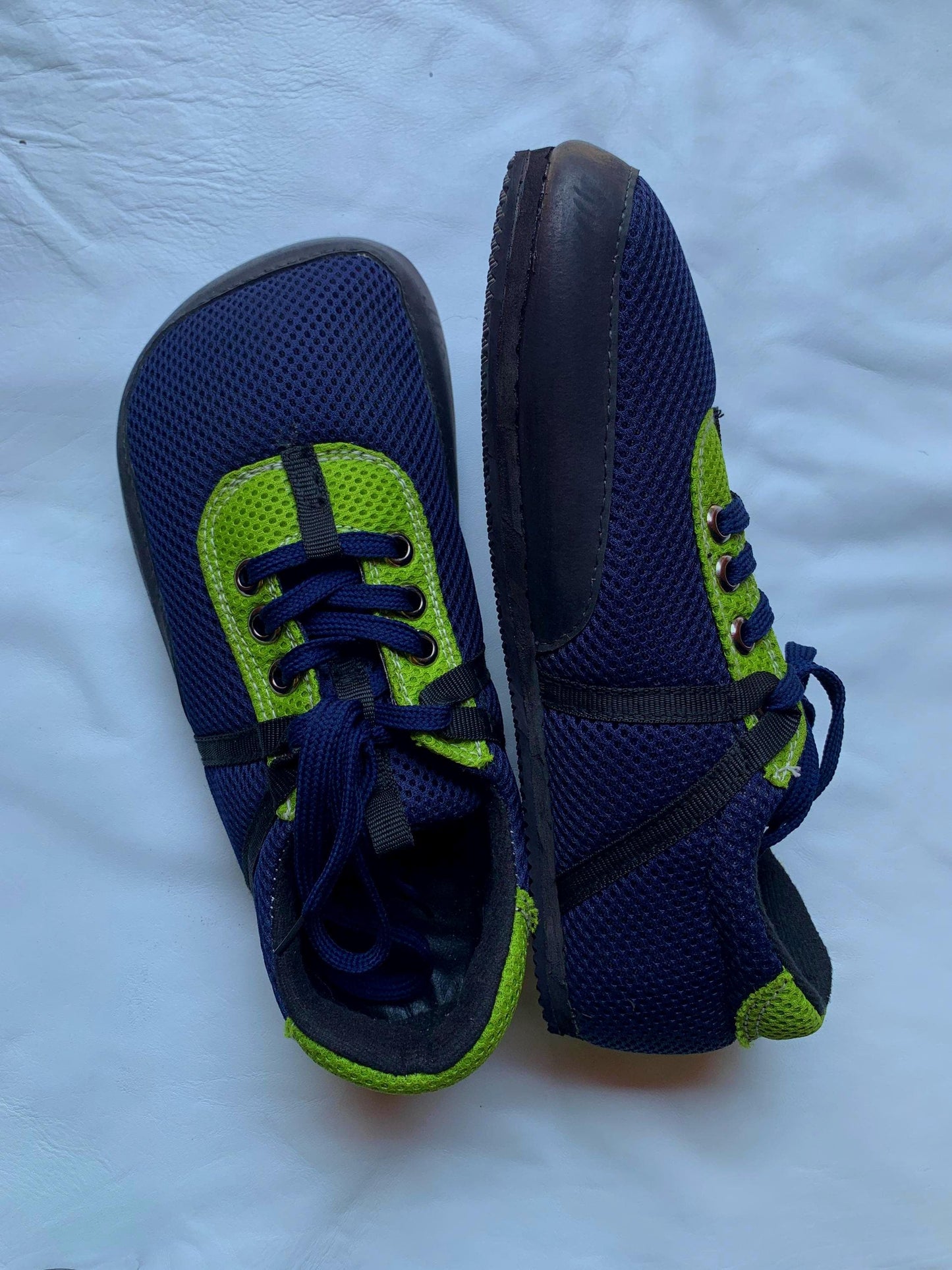 Handmade Barefoot Walking Shoe, Mesh & Tyre Trim, US Size 9 9LC