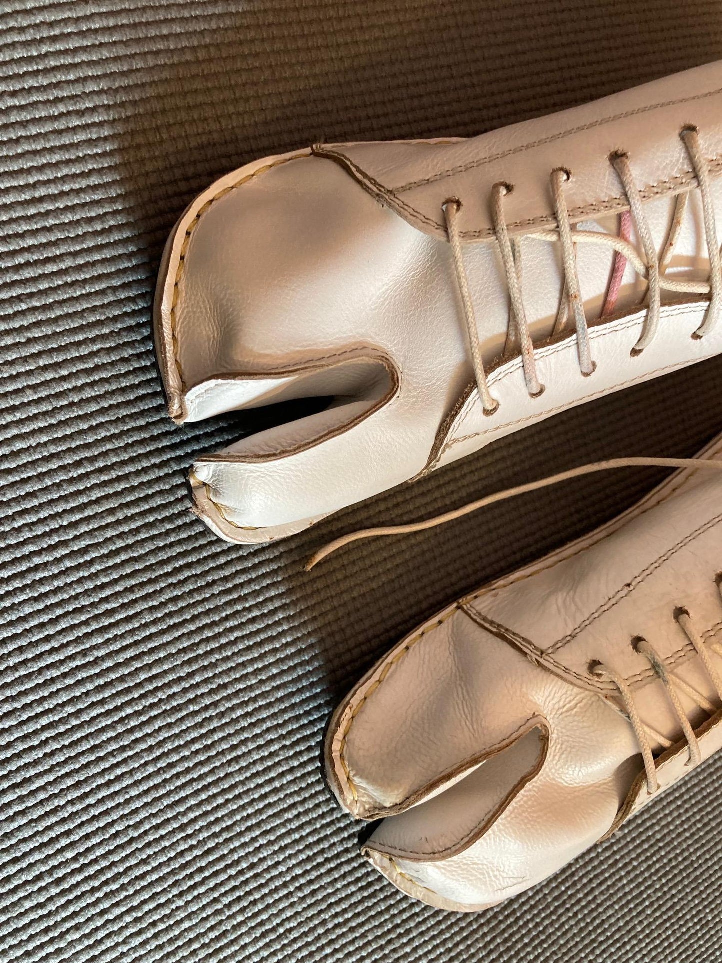 Handmade Leather Tabi Shoe: Custom Barefoot Split Toe 9LC