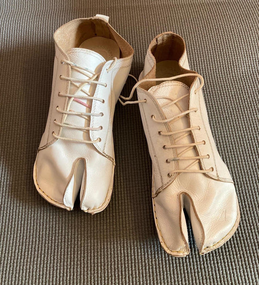 Handmade Leather Tabi Shoe: Custom Barefoot Split Toe 9LC